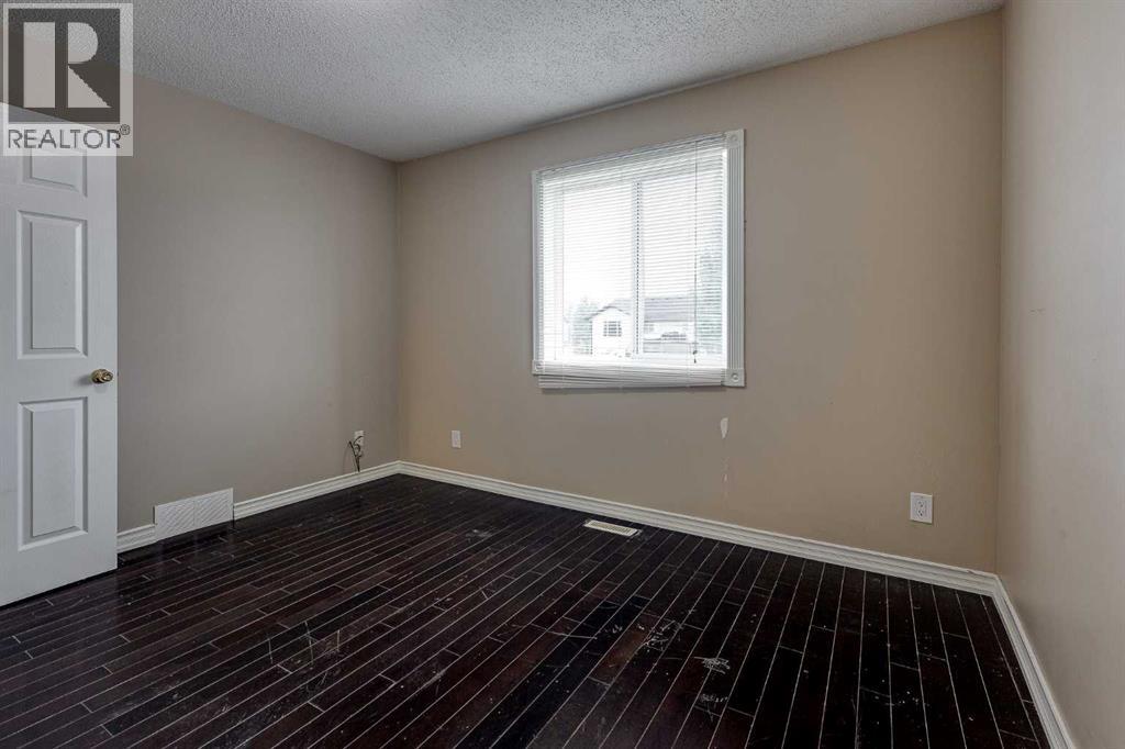 24 Mackenzie Crescent Property Photo 22