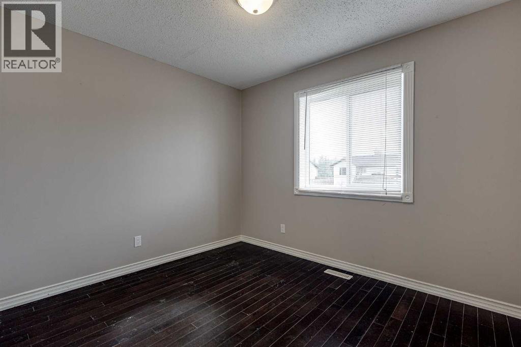 24 Mackenzie Crescent Property Photo 24