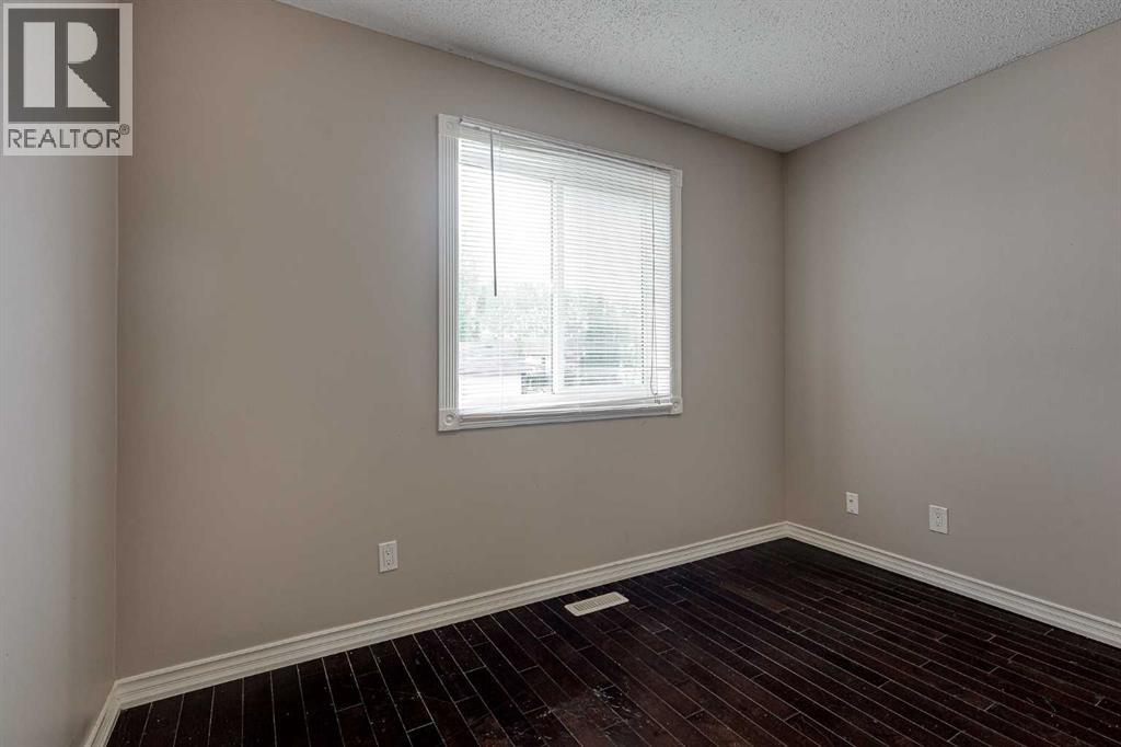 24 Mackenzie Crescent Property Photo 25