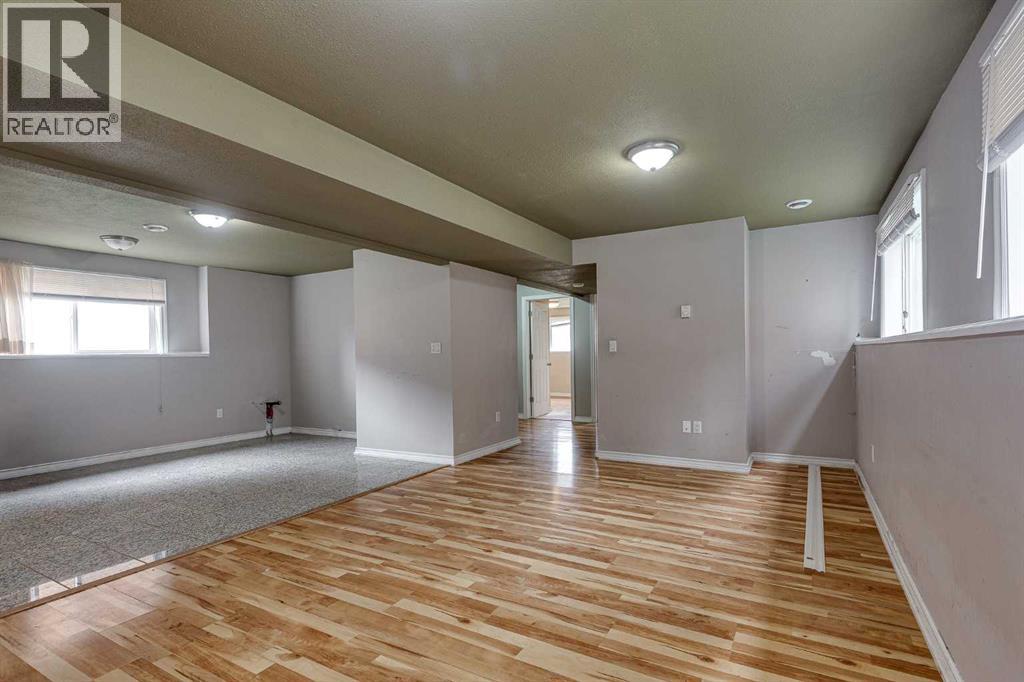 24 Mackenzie Crescent Property Photo 34