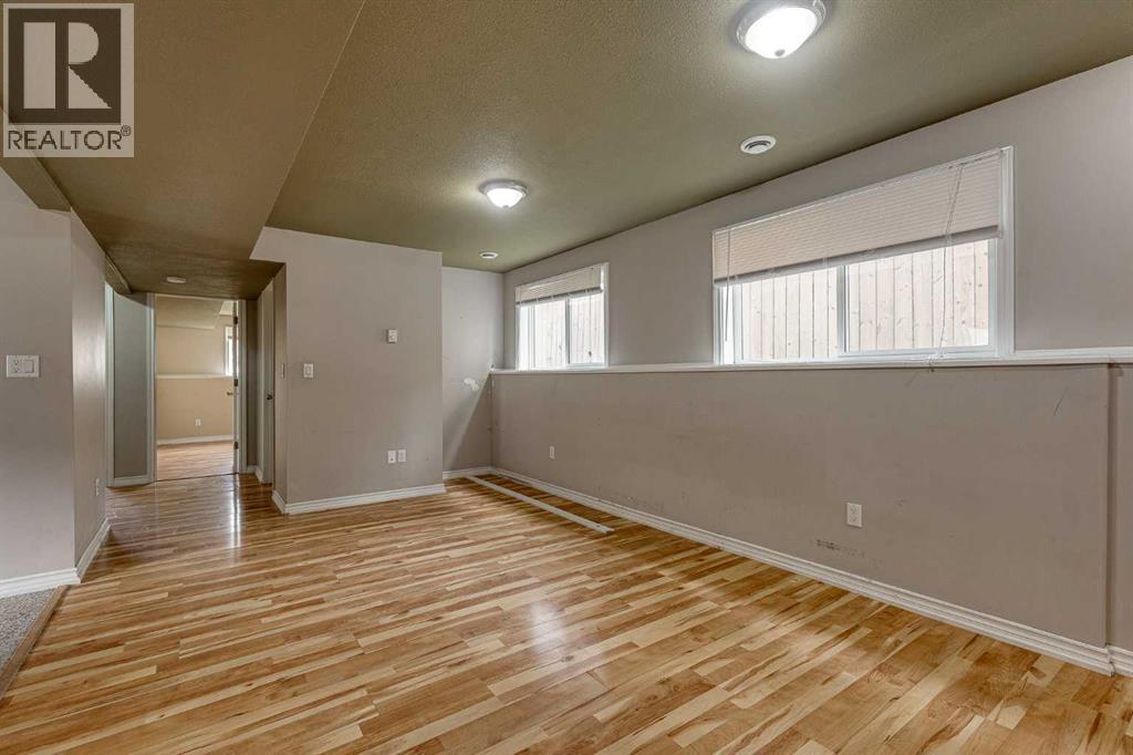 24 Mackenzie Crescent Property Photo 35