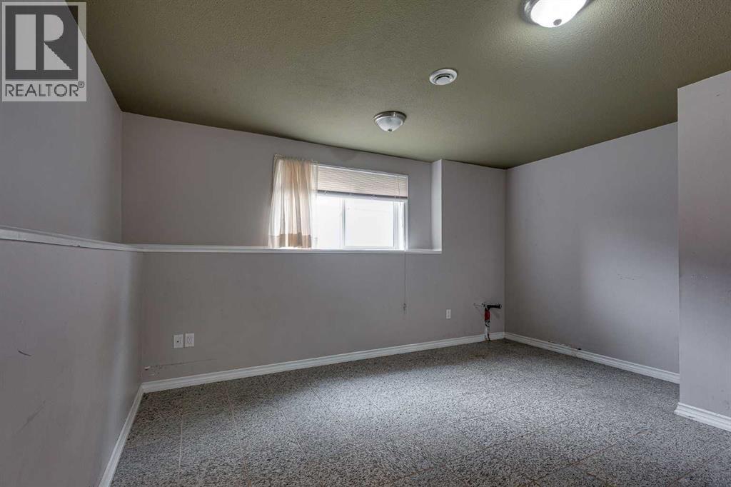 24 Mackenzie Crescent Property Photo 37