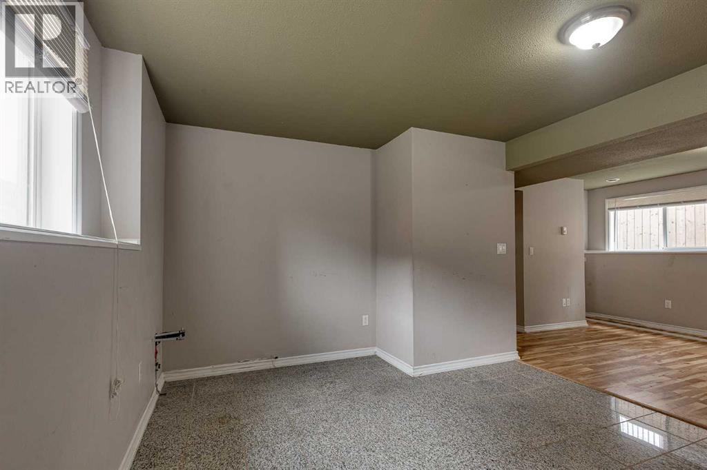 24 Mackenzie Crescent Property Photo 38