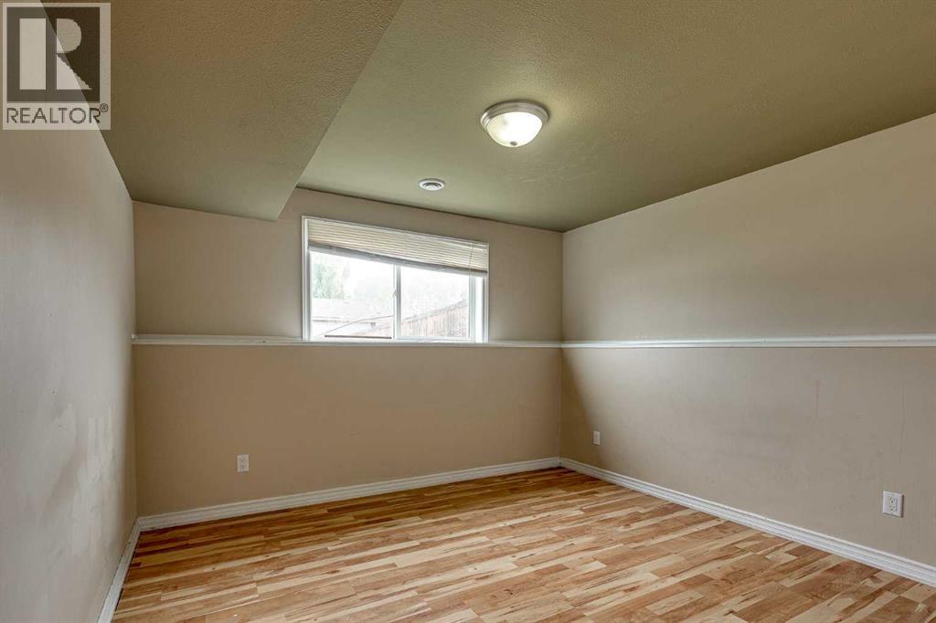 24 Mackenzie Crescent Property Photo 44