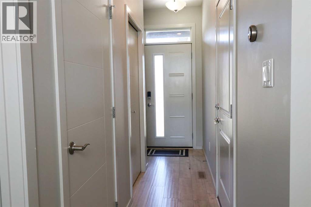 478 Highlands Boulevard West Property Photo 3