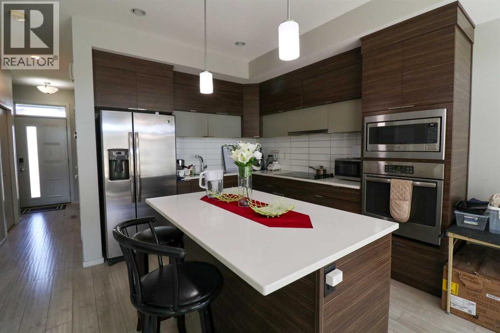 478 Highlands Boulevard West Property Photo 4