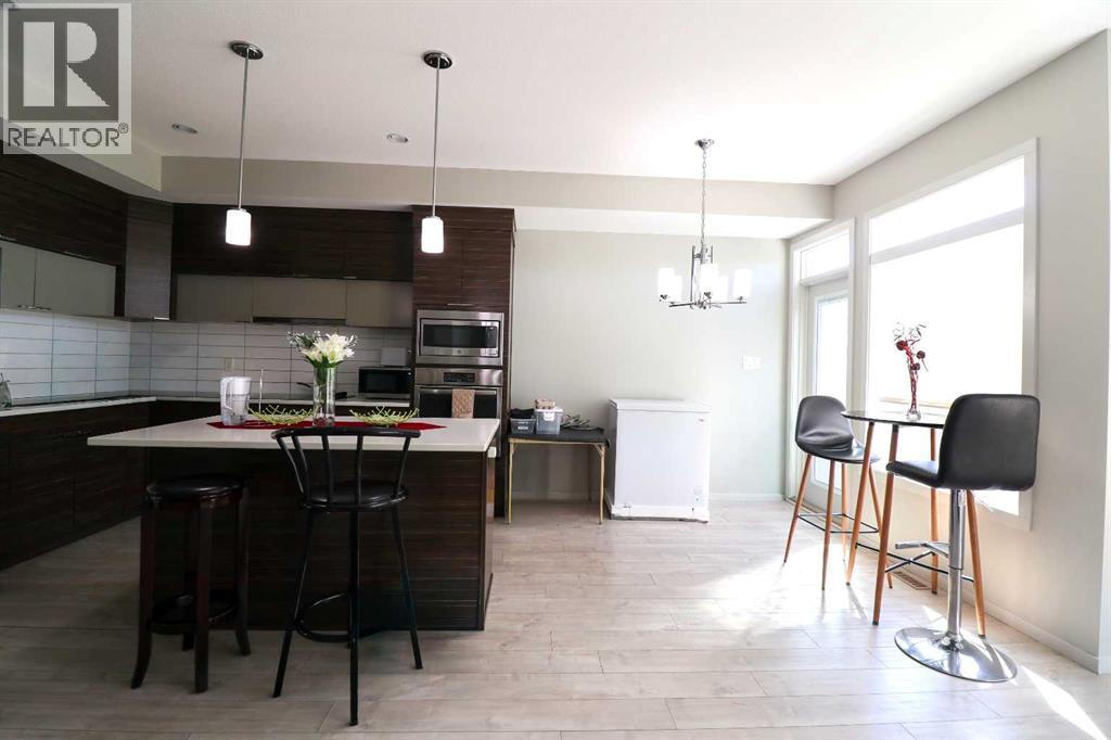 478 Highlands Boulevard West Property Photo 7