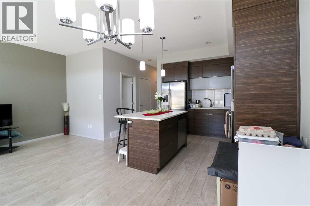478 Highlands Boulevard West Property Photo 8