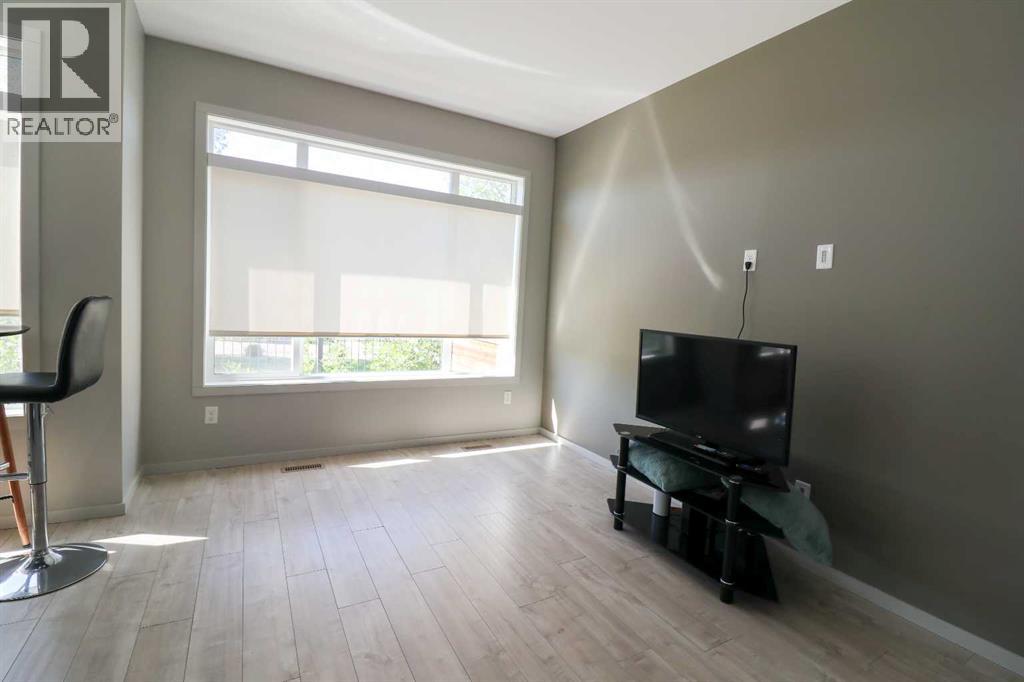 478 Highlands Boulevard West Property Photo 11