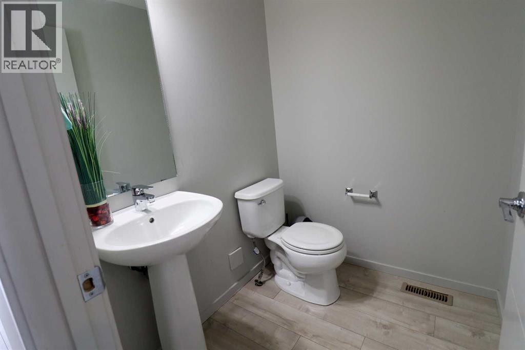 478 Highlands Boulevard West Property Photo 13