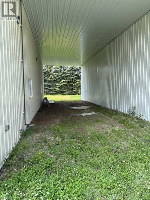 192 Range Road Range N Property Photo 5