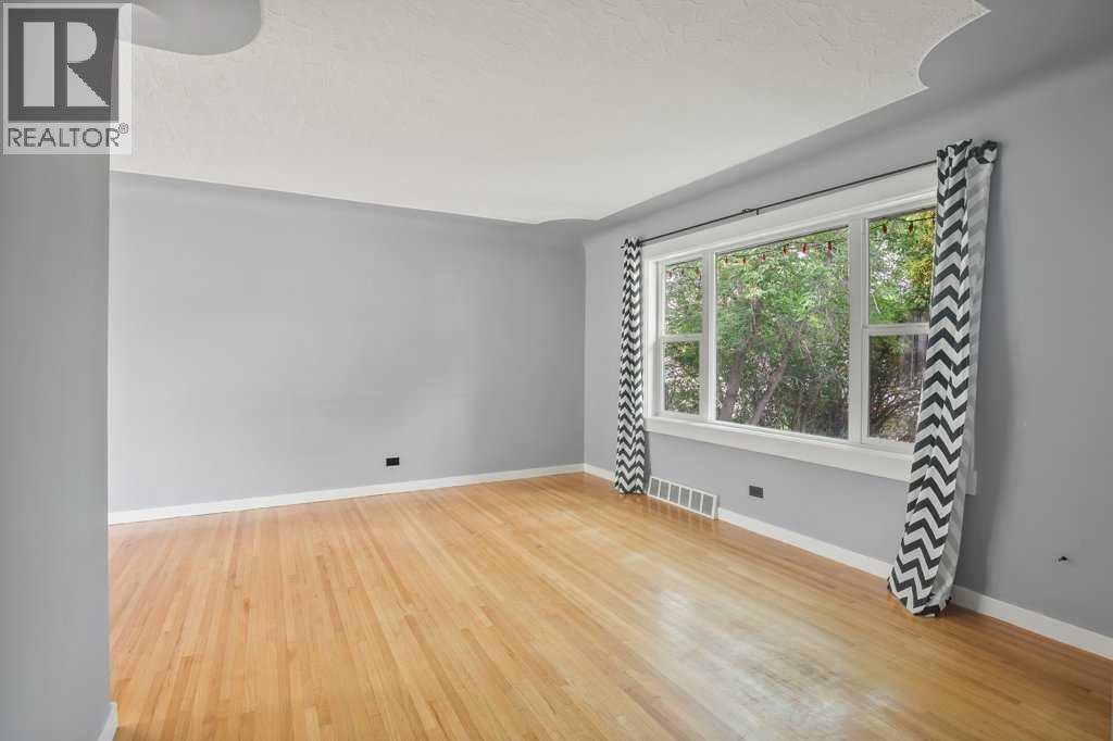 4125 51a Street Property Photo 3