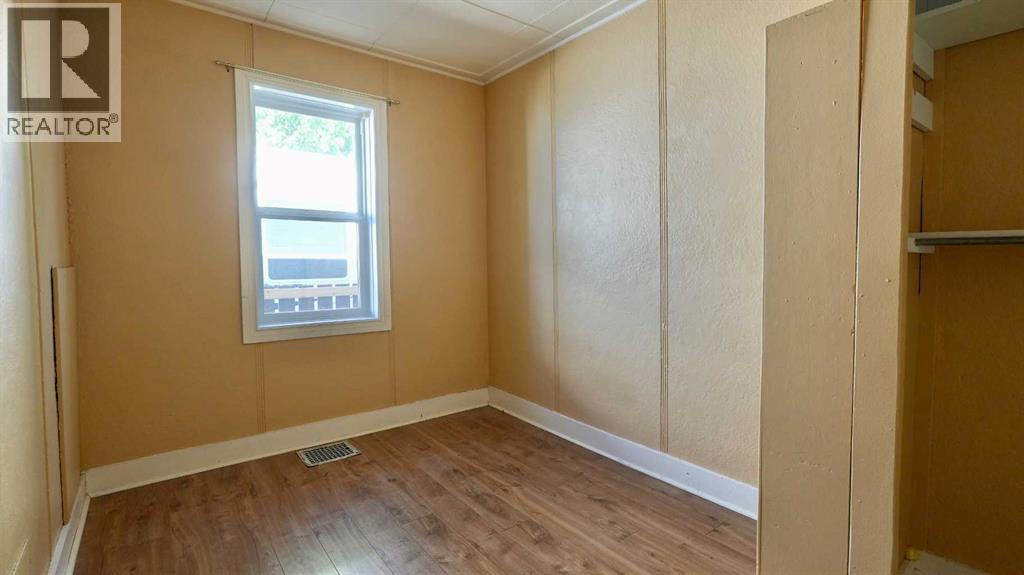 10111 106 Avenue Property Photo 23