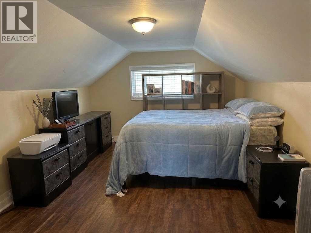 8017 22 Avenue Property Photo 8