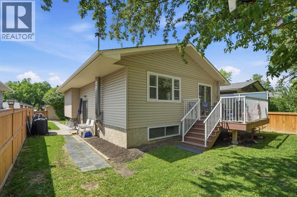 3056 32a Street Se Property Photo 2