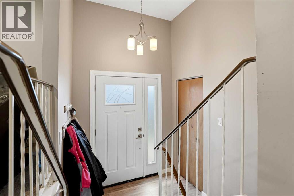 3056 32a Street Se Property Photo 8