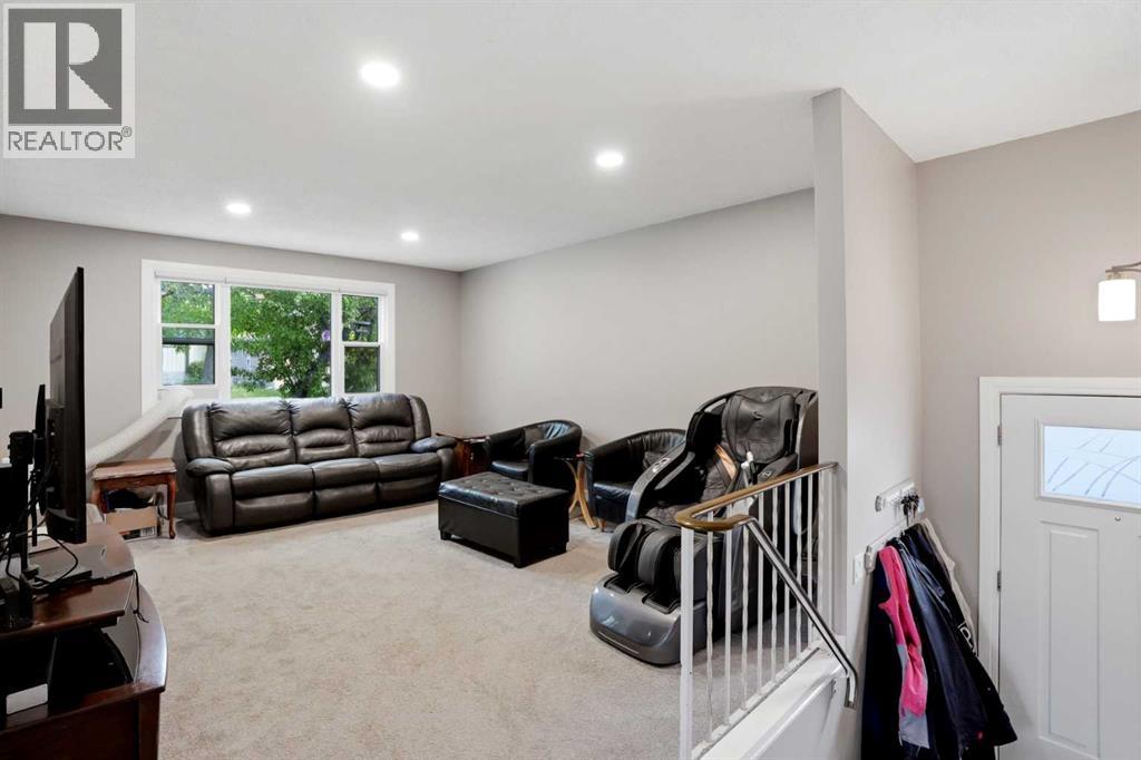 3056 32a Street Se Property Photo 9
