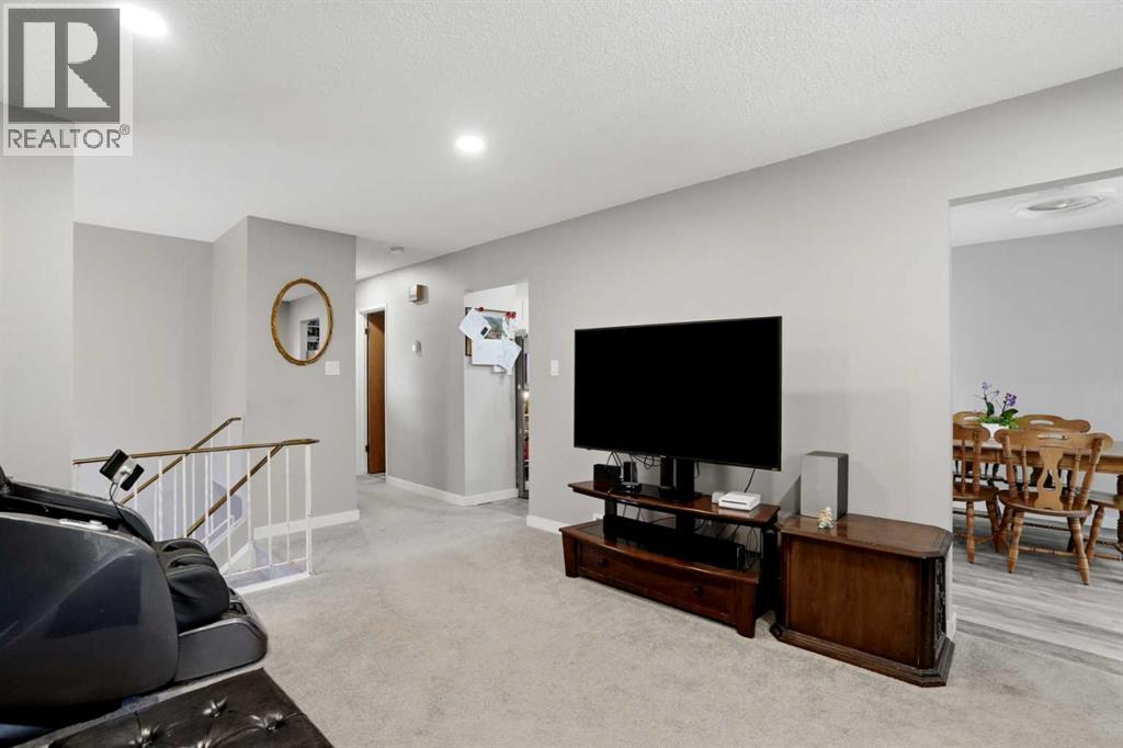 3056 32a Street Se Property Photo 10