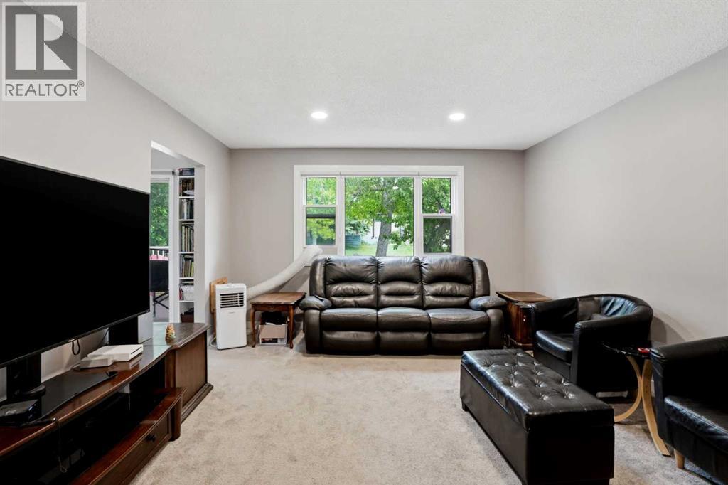 3056 32a Street Se Property Photo 11