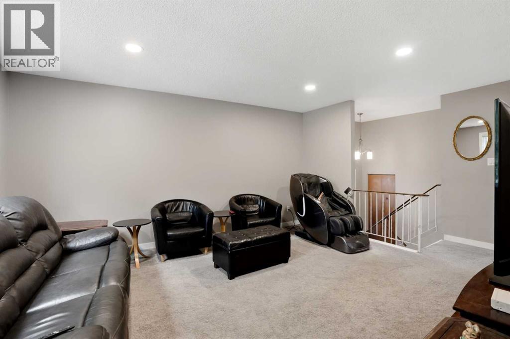 3056 32a Street Se Property Photo 12