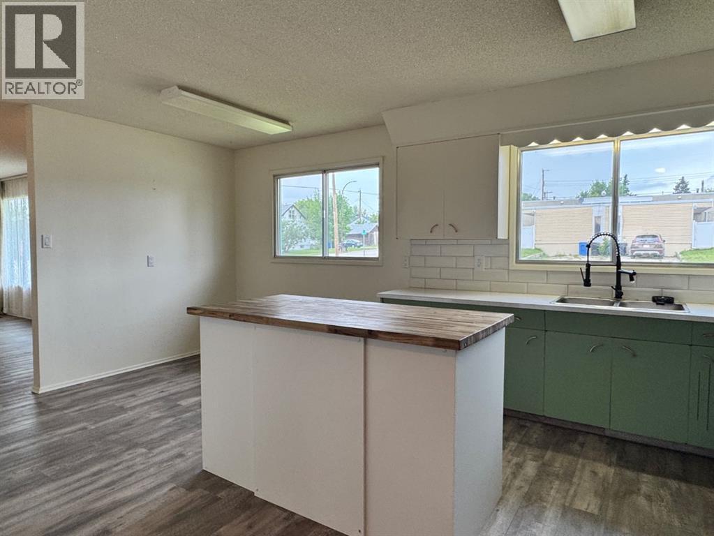10713 105 Avenue Property Photo 4