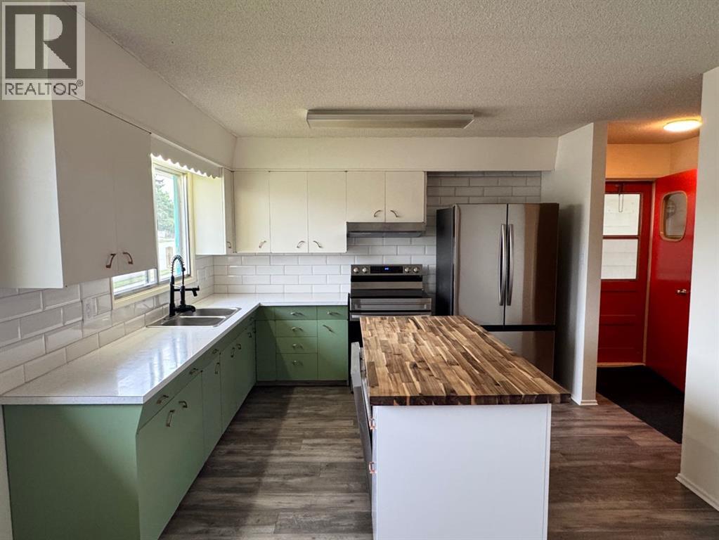 10713 105 Avenue Property Photo 5