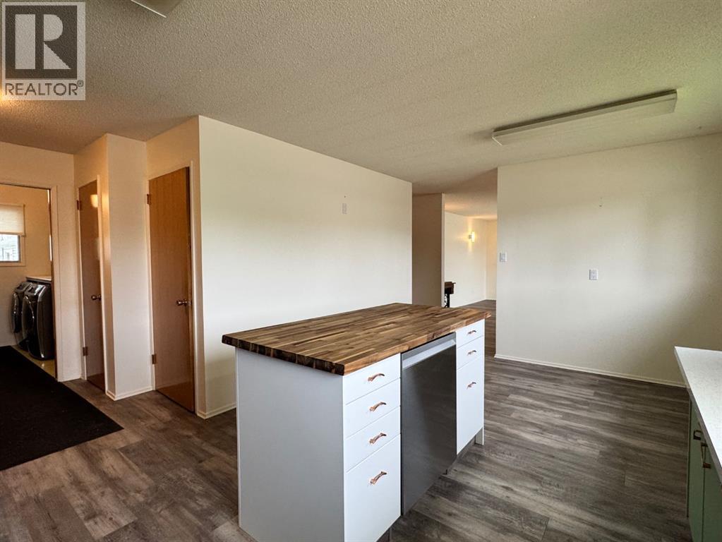 10713 105 Avenue Property Photo 8