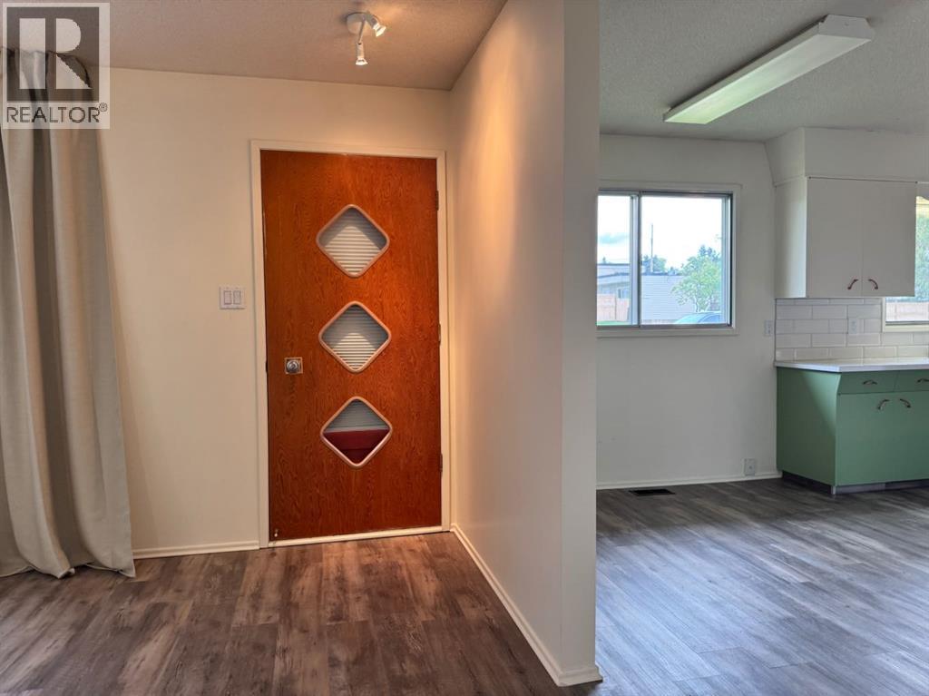 10713 105 Avenue Property Photo 9