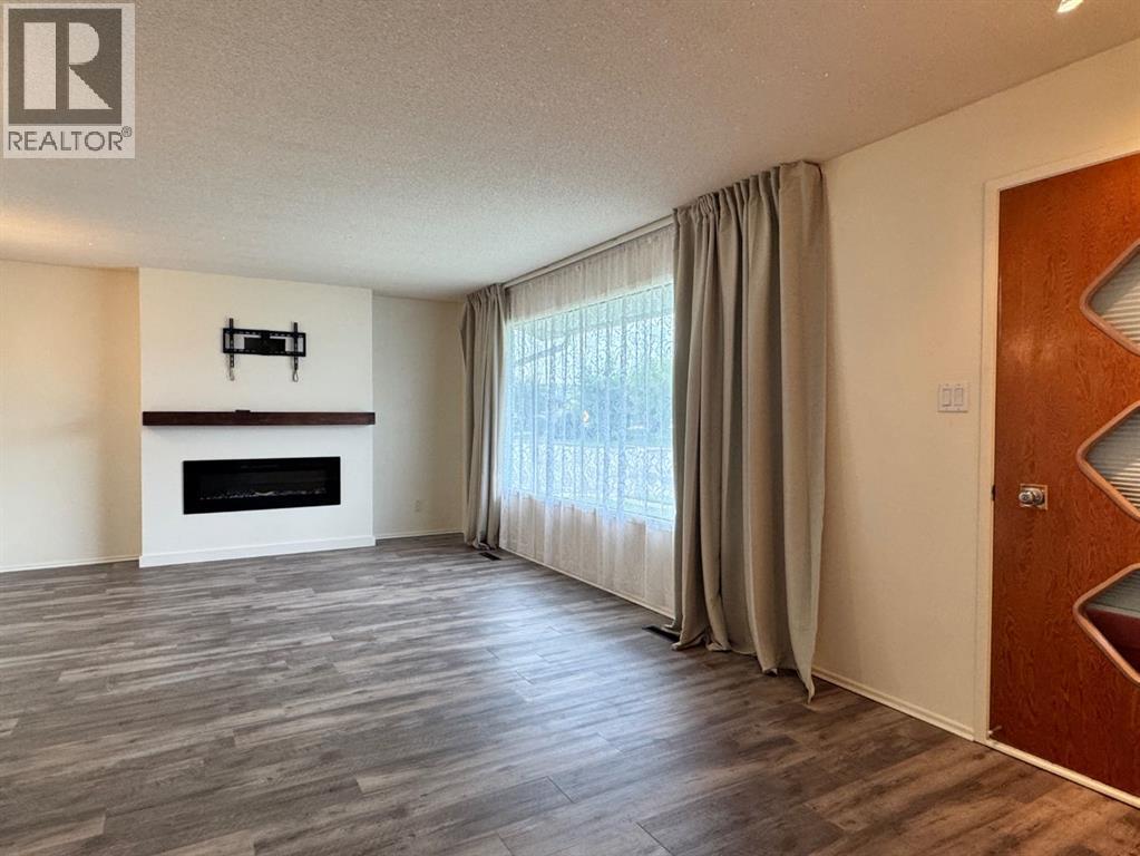 10713 105 Avenue Property Photo 10