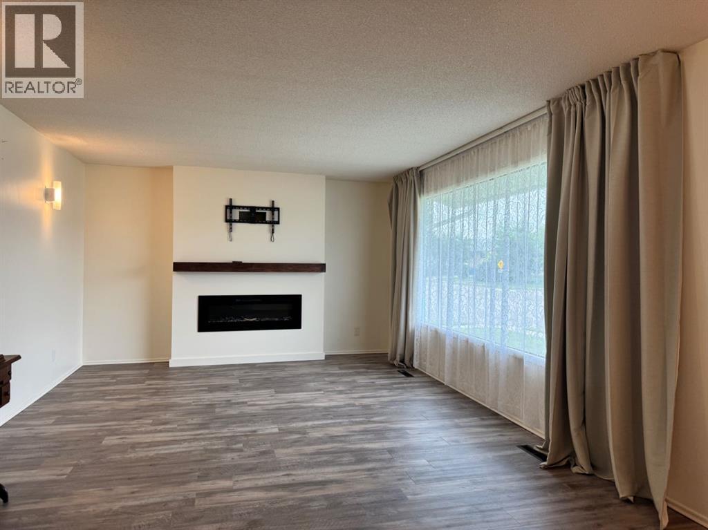 10713 105 Avenue Property Photo 11