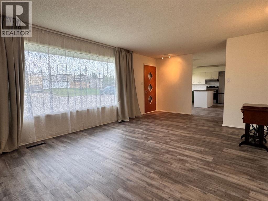 10713 105 Avenue Property Photo 12