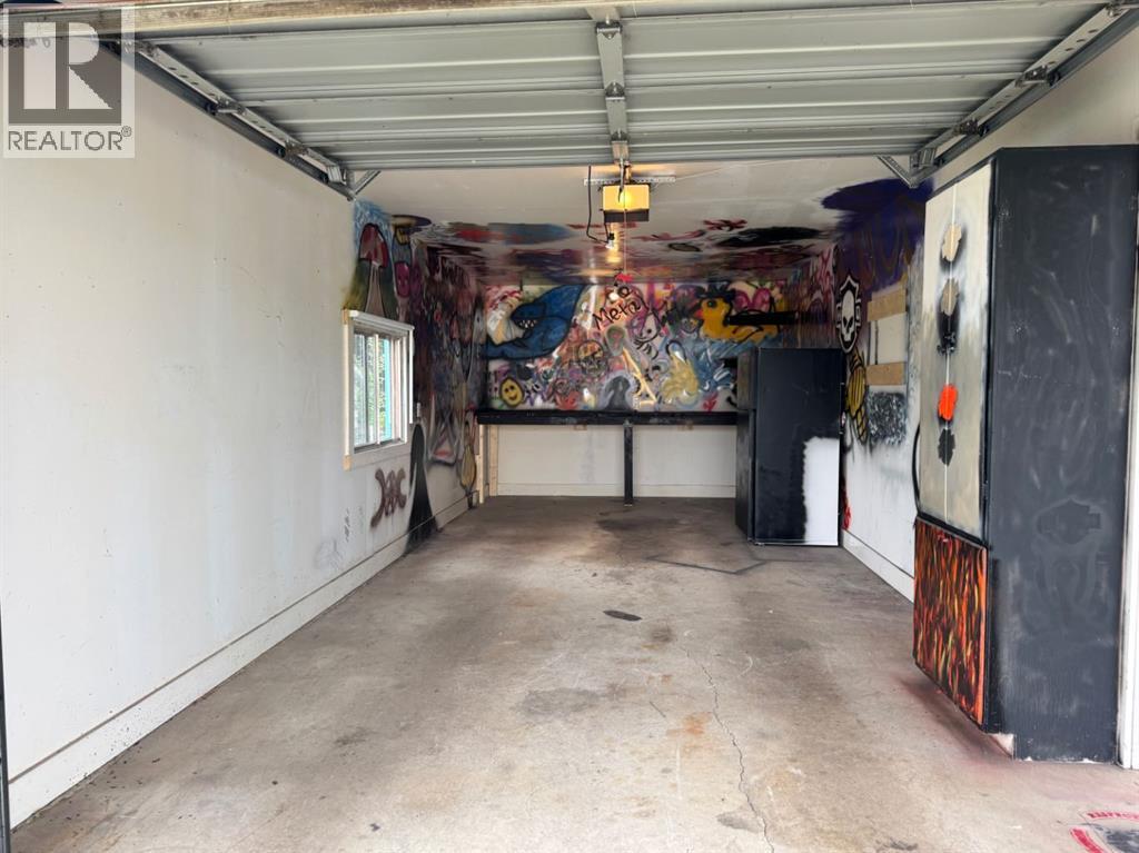 10713 105 Avenue Property Photo 32