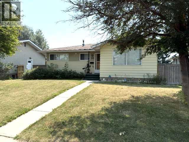 1436 Robson Crescent Se Property Photo 3