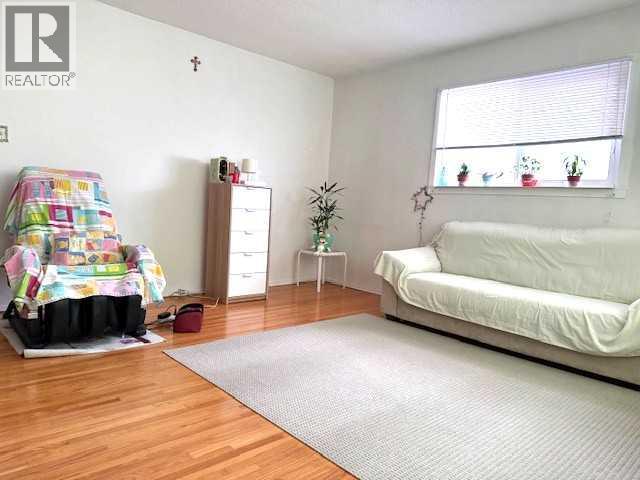 1436 Robson Crescent Se Property Photo 4