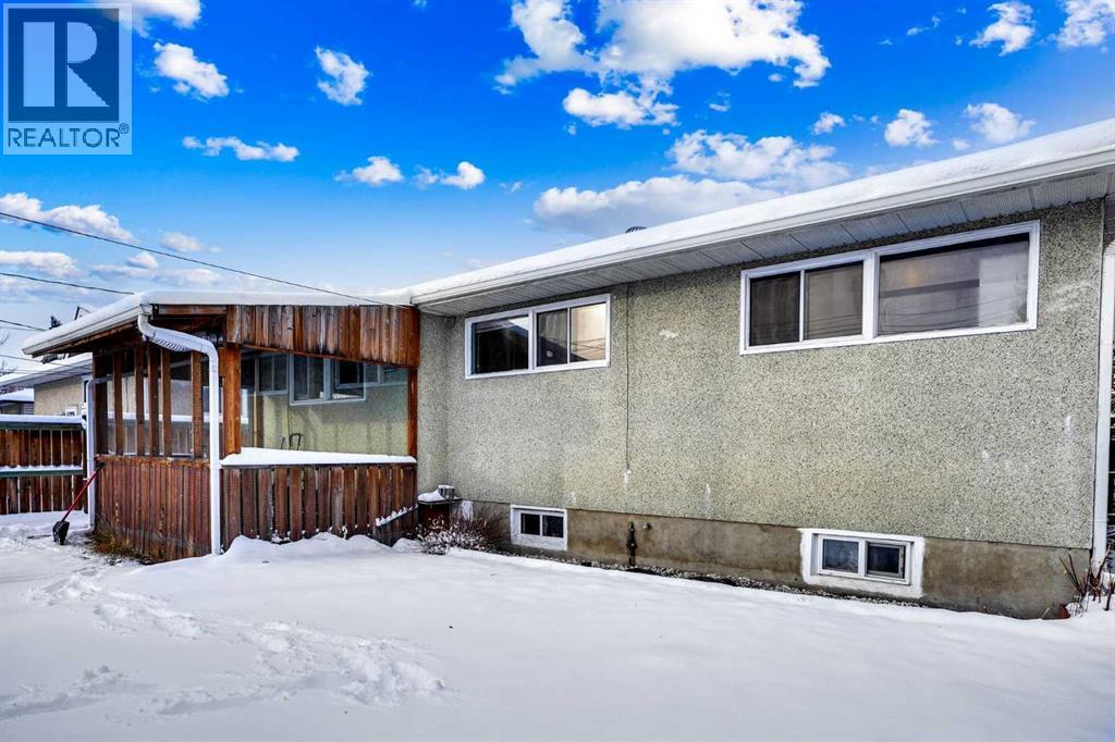1436 Robson Crescent Se Property Photo 12