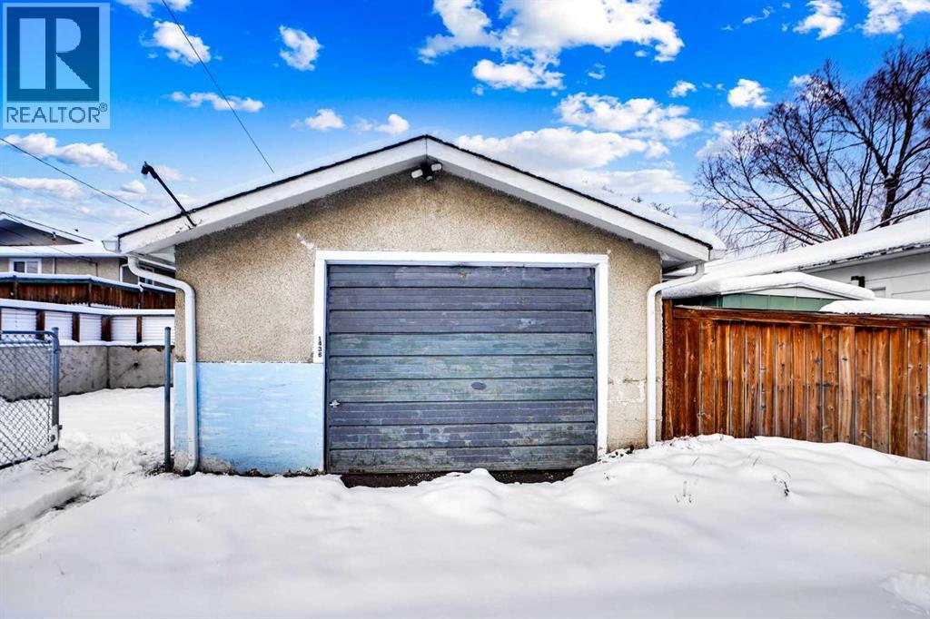 1436 Robson Crescent Se Property Photo 14
