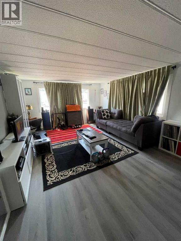 1190 15 Avenue Property Photo 9