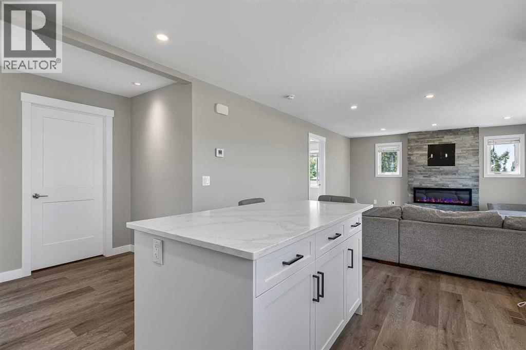 354096 48 Street E Property Photo 4