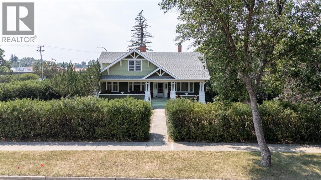 4309 2 Street W Property Photo 1