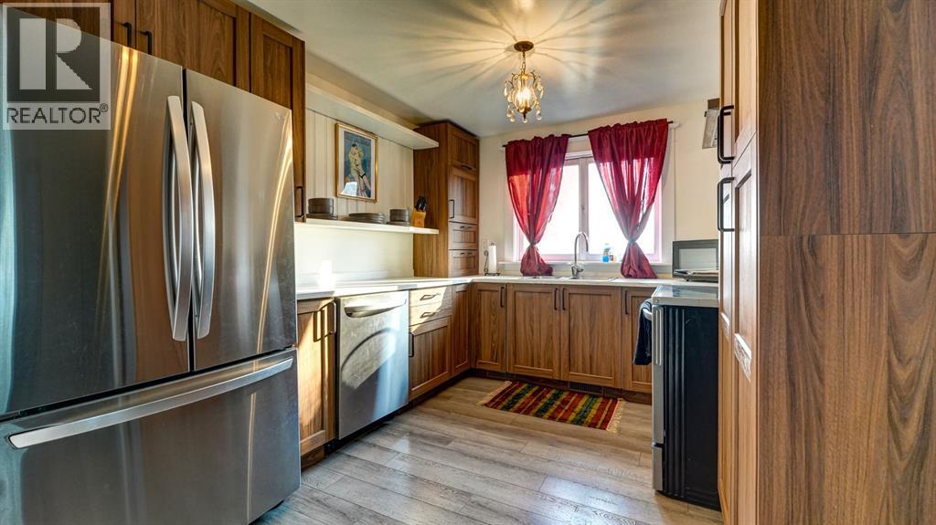 4309 2 Street W Property Photo 16