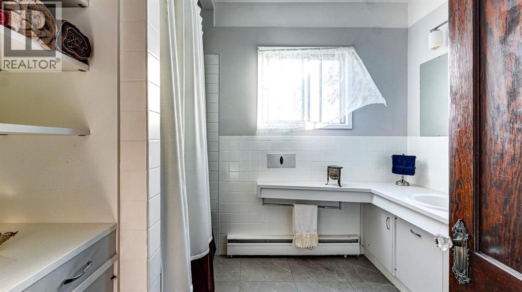 4309 2 Street W Property Photo 21