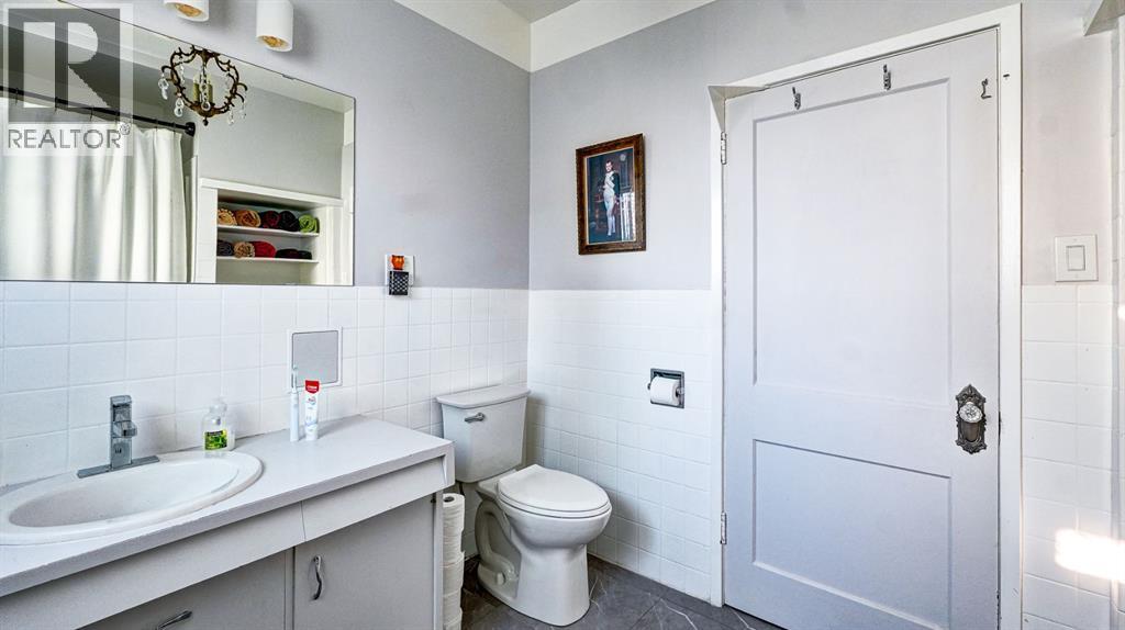 4309 2 Street W Property Photo 22