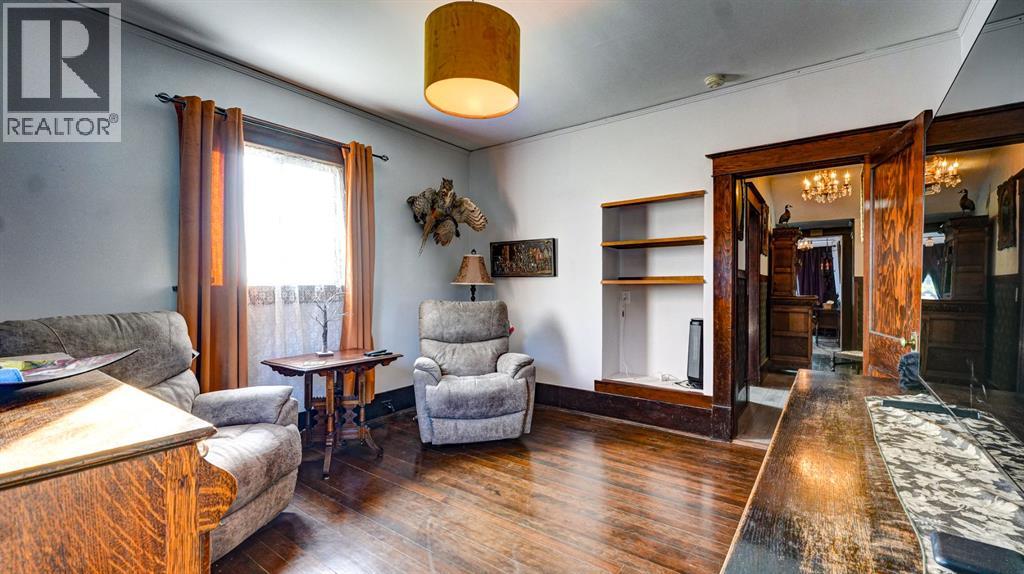 4309 2 Street W Property Photo 24