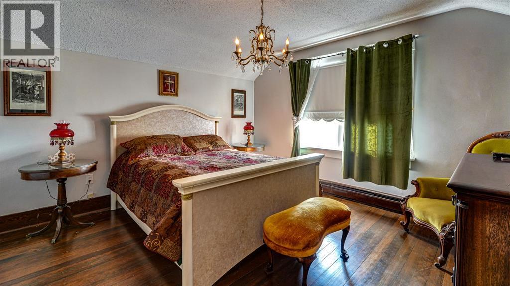 4309 2 Street W Property Photo 29