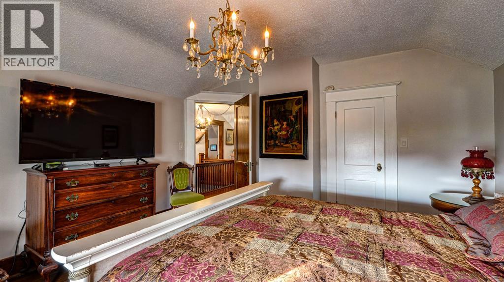 4309 2 Street W Property Photo 34