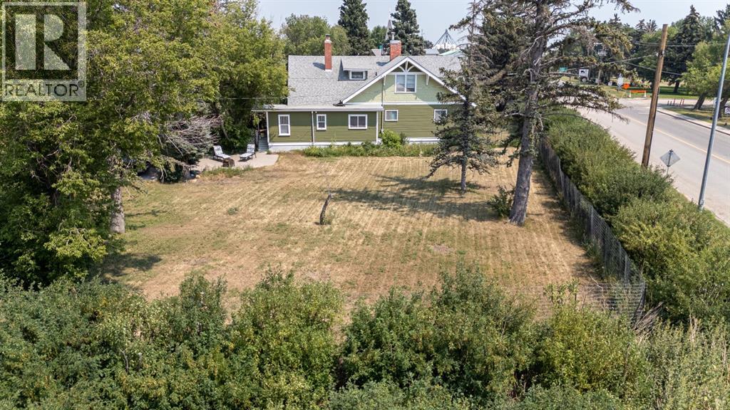 4309 2 Street W Property Photo 36