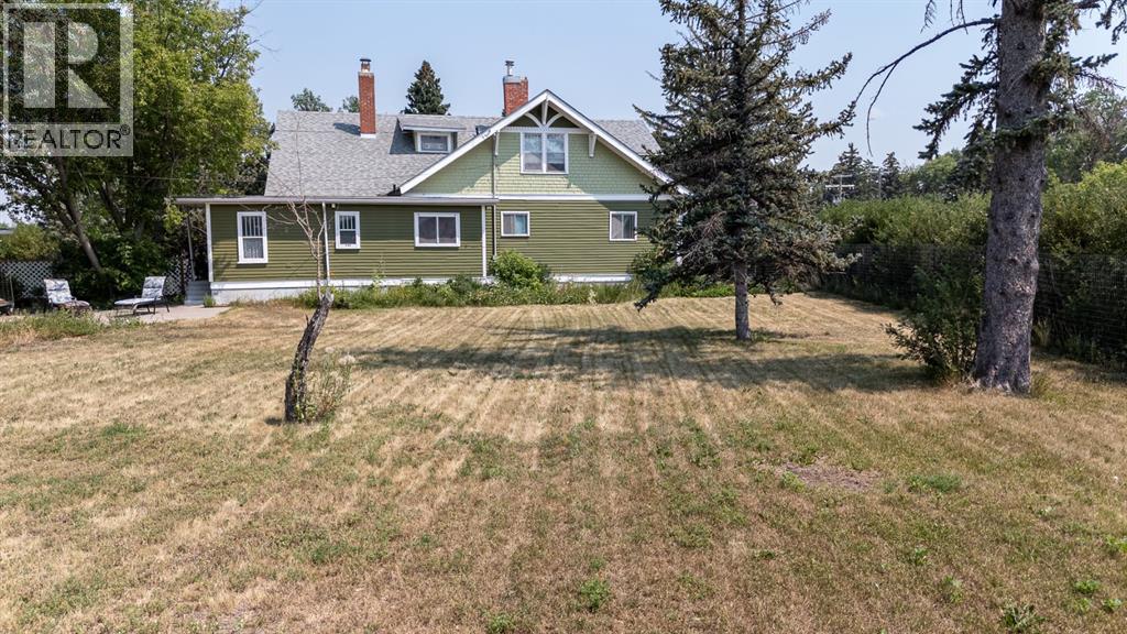 4309 2 Street W Property Photo 37