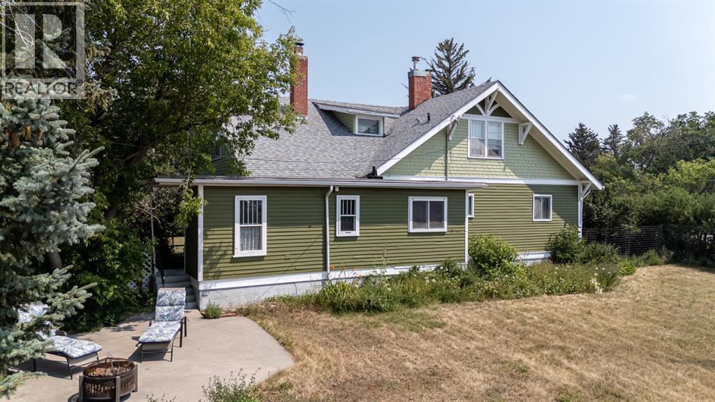 4309 2 Street W Property Photo 39