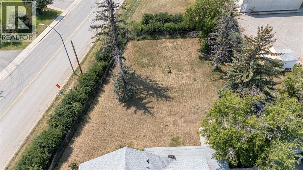 4309 2 Street W Property Photo 40