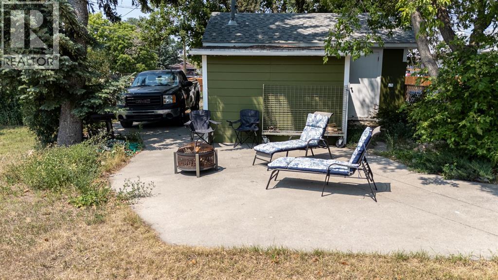 4309 2 Street W Property Photo 41